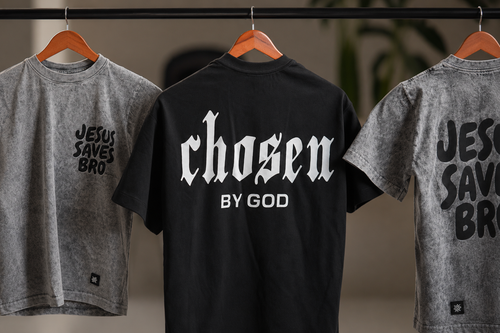 Camiseta Cristiana Premium "Chosen By God" Negra | REGNUM