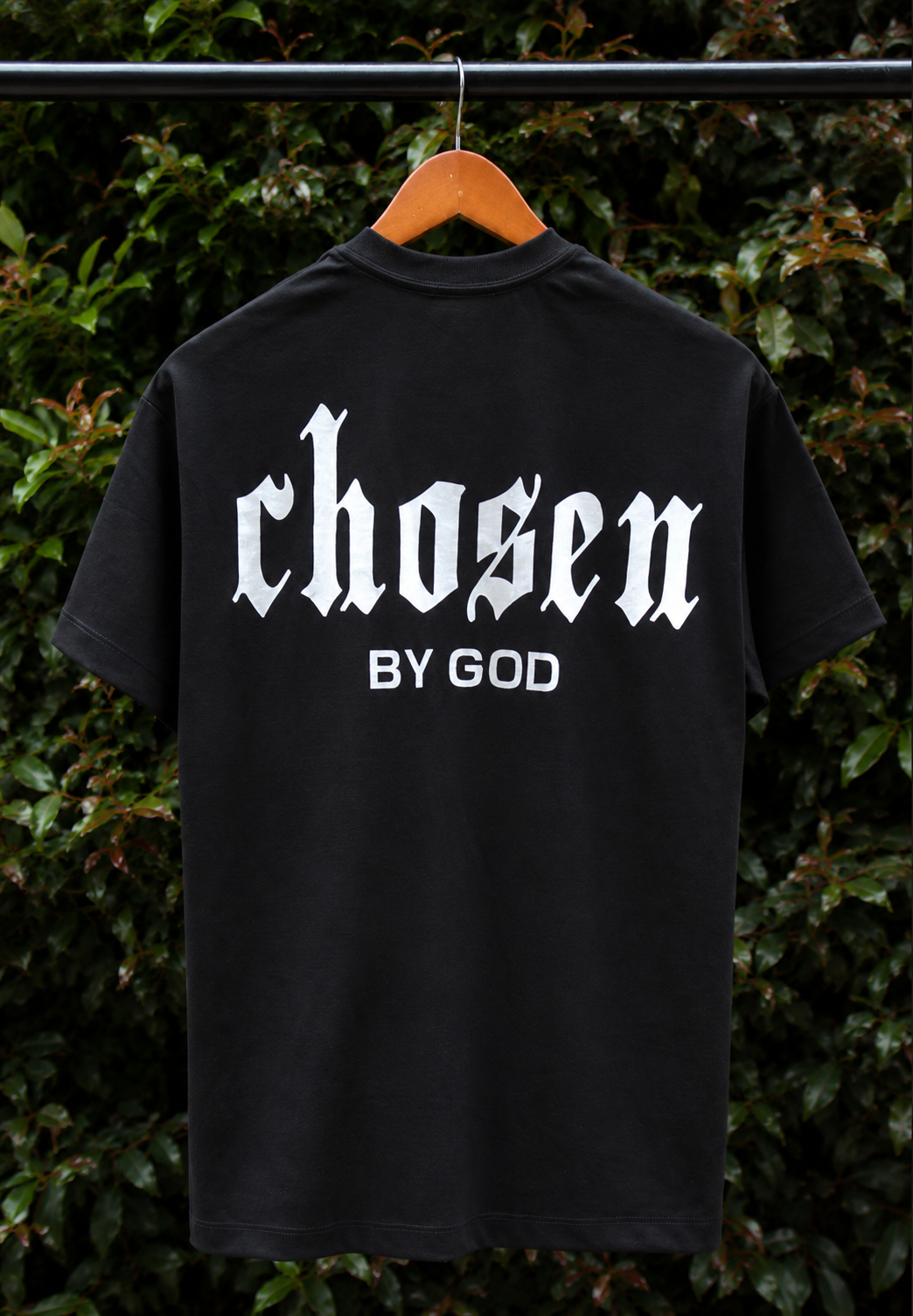 Camiseta Cristiana Premium "Chosen By God" Negra | REGNUM