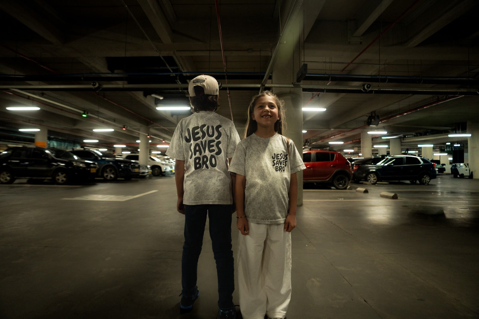 Camiseta Cristiana Niños "Jesus Saves Bro" | REGNUM