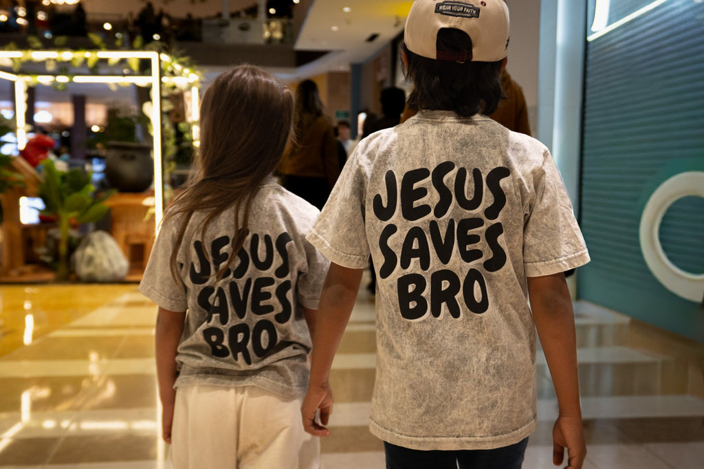 Camiseta Cristiana Niños "Jesus Saves Bro" | REGNUM