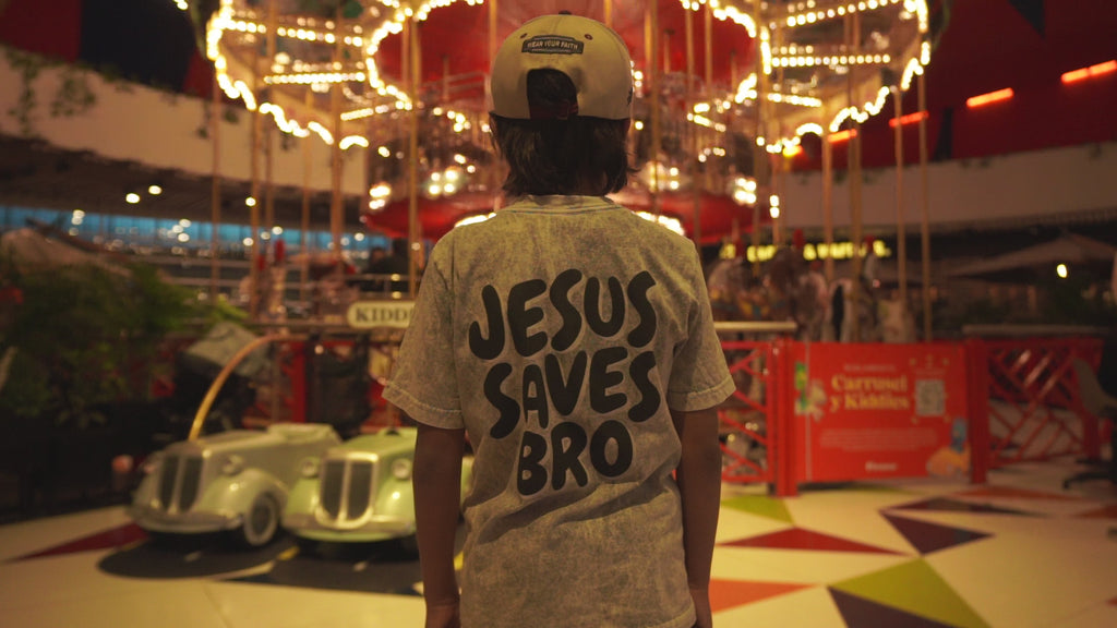Camiseta Cristiana Niños "Jesus Saves Bro" | REGNUM